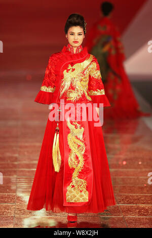 A model displays a traditional Chinese bridal wedding dress of the