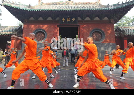 --FILE--Monks perform martial arts during a kung fu presentation at the Shaolin Temple on Mount Songshan in Dengfeng city, central Chinas Henan Provin Stock Photo