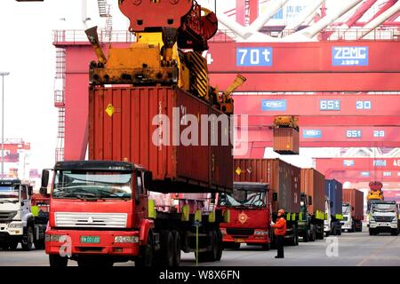 --FILE--Containers are being lifted off trucks on a quay at the Port of Qingdao in Qingdao city, east Chinas Shandong province, 12 February 2014.   Ch Stock Photo