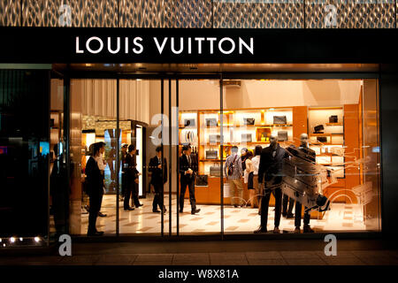 asian tourists in front of Louis Vuitton Boutique on the Königsallee,  Düsseldorf, Stock Photo, Picture And Rights Managed Image. Pic. ZG5-2166843