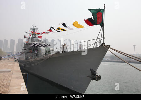 People visit the BNS Abu Bakar frigate of the Bangladesh Navy at a port during the 14th Western Pacific Naval Symposium in Qingdao city, east Chinas S Stock Photo