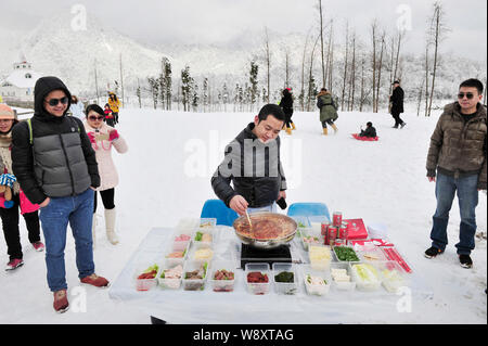 A Chinese hotpot fan prepares hot-pot at a ski resort on Xiling Snow Mountain in Dayi county, Chengdu city, southwest China's Sichuan province, 16 Dec Stock Photo