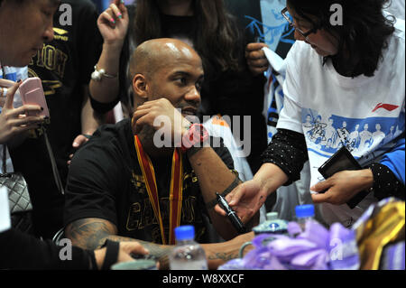 American basketball player Stephon Marbury of Chinas Beijing Ducks, center, listens to a Chinese fan at a celebration party for Beijing Ducks winning Stock Photo