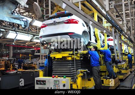 --FILE--Chinese workers assemble cars on the assembly line at the auto ...