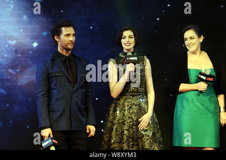 (From left) American actor Matthew McConaughey, American actress Anne Hathaway and British film producer Emma Thommas attend the premiere of their new Stock Photo