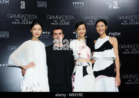 Chinese model Du Juan poses as she attends the Louis Vuitton Volez,  Voguez, Voyagez exhibition in Shanghai, China, 15 November 2018 Stock  Photo - Alamy