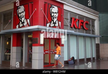 --FILE--A customer enters a KFC fastfood restaurant of Yum Brands in Beijing, China, 12 August 2013.      Western food chains are targeting Chinas bre Stock Photo