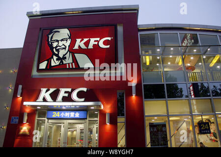 --FILE--Night view of a KFC fastfood restaurant of Yum Brands in Jinan city, east Chinas Shandong province, 3 August 2014.    Yum Brands Inc, operator Stock Photo