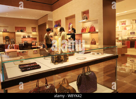 Louis Vuitton " Shanghai 上海 " City Guide Book Authentic Written  in English