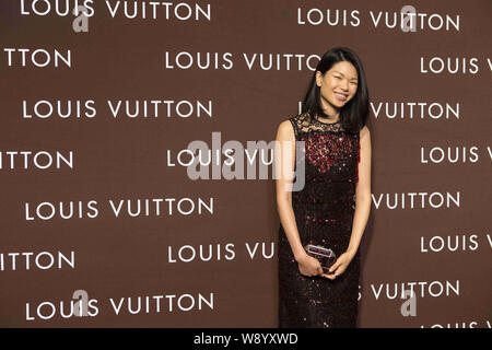 Chinese model Lv Yan poses as she arrives at the opening ceremony for a new store of Louis Vuitton in Chengdu city, southwest Chinas Sichuan province, Stock Photo