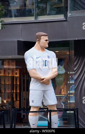a-giant-figure-of-english-