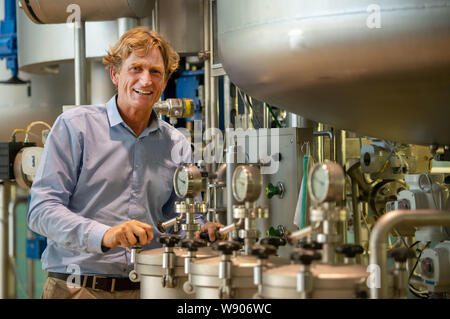 Bitburg, Germany. 06th Aug, 2019. Jan Niewodniczanski (Managing Director Technology and Environment of the Bitburger Brewery Group) stands at small hop vats in the experimental brewery in the experimental brewery. Numerous beers have already been developed there. (to dpa from 11.08.2018: Bitburger goes gluten-free: A beer for a new market) Credit: Harald Tittel/dpa/Alamy Live News Stock Photo