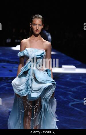 A model displays a new creation at the fashion show of Lian Yu by