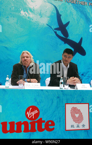 --FILE--Retired Chinese basketball star Yao Ming, right, and British tycoon Richard Branson attend a press conference held by the conservation group W Stock Photo