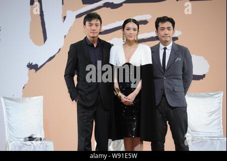 --FILE--Taiwanese actor Zhang Zhen (left), Chinese actress Zhang Ziyi (center) and Hong Kong actor Tony Leung pose for a group photo during the premie Stock Photo