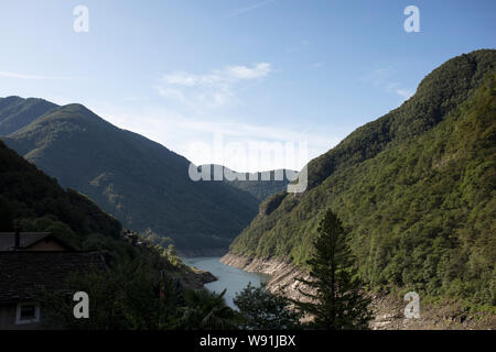 The Verzasca River flows through the Verzasca Valley in Lavertezzo, in the Italian region of Ticino, Switzerland. Stock Photo
