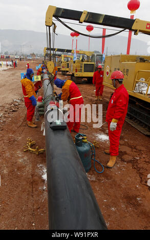 --FILE--Chinese Workers Lay A Pipeline At A Construction Site Of The ...