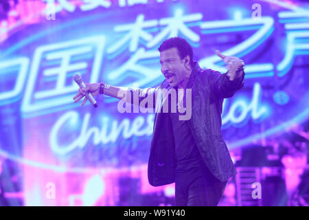 --FILE--American singer Lionel Richie performs during an episode of Chinese reality singing TV show, Chinese Idol, in Shanghai, China, 22 August 2013. Stock Photo