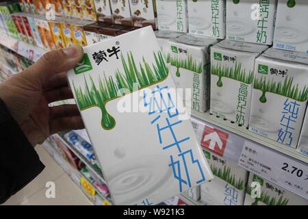 --FILE--A Chinese customer shops for Mengniu pure milk at a supermarket in Xuchang city, central Chinas Henan province, 31 March 2013.   China Mengniu Stock Photo