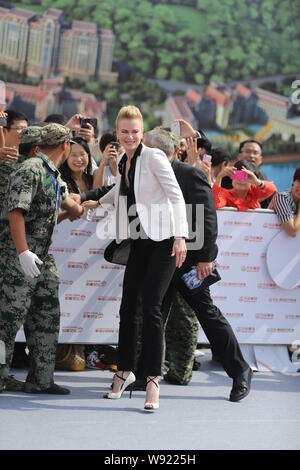 Australian actress Nicole Kidman arrives at the opening ceremony of Qingdao Oriental Movie Metropolis of Wanda Group in Qingdao, east Chinas Shandong Stock Photo