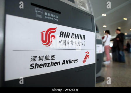 --FILE--An automatic boarding machine of Air China and Shenzhen Airlines is seen at the Shanghai Hongqiao International Airport in Shanghai, China, 27 Stock Photo