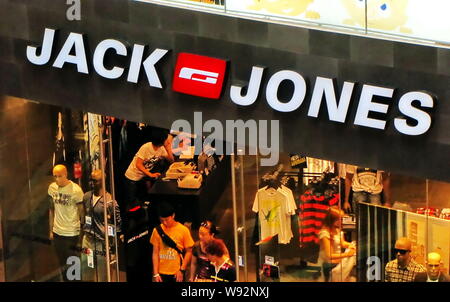 Sacrifice opener Scrutiny Jack Jones fashion store in Bern. Jack Jones is part of Bestseller, Danish clothing  company which also owns the brands Vero Moda, Mamalicious Stock Photo -  Alamy