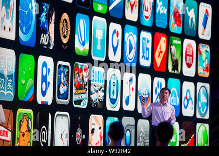 --FILE--Robin Li Yanhong, Chairman and CEO of Baidu, speaks at the Baidu Technology Innovation Conference 2013 in Beijing, China, 22 August 2012.   Th Stock Photo