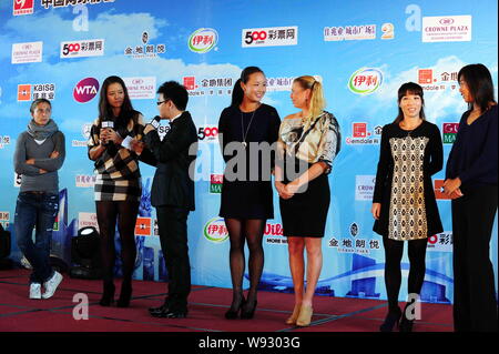 Italian tennis player Sara Errani (left), Chinese tennis player Li Na (second left), Peng Shuai (fourth left), Zhang Jie (second right) and Zhang Shua Stock Photo