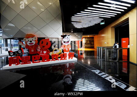 --FILE--People visit the headquarters of Alibaba Group in Hangzhou city, east Chinas Zhejiang province, 23 April 2013.   Alibaba Group Holding Ltd, Ch Stock Photo