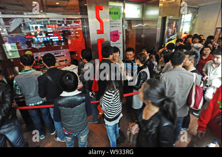 --FILE--Crowds of Chinese people line up to buy tickets for the 3D version of the movie, Titanic, at a cinema in Wuhan, central Chinas Hubei province, Stock Photo