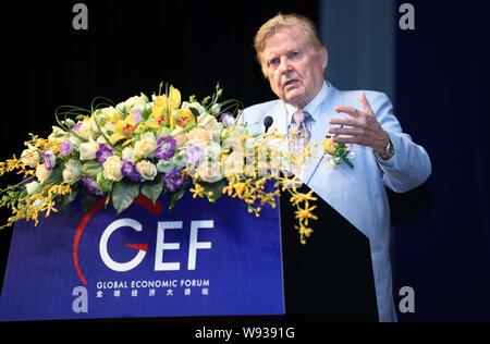 --FILE--Robert Mundell, winner of the Nobel Prize in Economics in 1999 and known as the Father of the Euro, speaks during the Global Economic Forum at Stock Photo