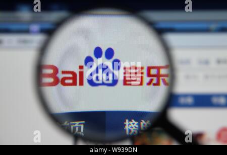 --FILE--A Chinese netizen browses the website of Baidu in China, 4 June 2013.   Baidu announced it reached its maximum allowed investment in less than Stock Photo