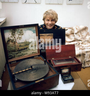 Homestory des deutschen Tänzer, Musiker, Schauspieler und Choreograf Herbert F. Schubert, ca. 1970. Homestory of the German dancer, musician, actor and choreographer Herbert F. Schubert, ca. 1970. Stock Photo