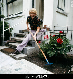 Homestory des deutschen Tänzer, Musiker, Schauspieler und Choreograf Herbert F. Schubert, ca. 1970. Homestory of the German dancer, musician, actor and choreographer Herbert F. Schubert, ca. 1970. Stock Photo