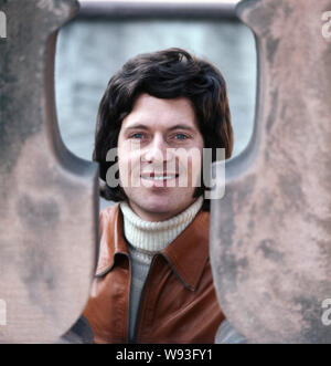 Der deutsche Schlagerstar Manuel Thaler beim offiziellen Fotoshooting zur Single 'Einmal wird es für immer sein', Deutschland 1974. Stock Photo