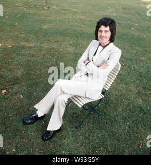 Der deutsche Schlagerstar Manuel Thaler beim offiziellen Fotoshooting zur Single 'Komm geh' mit mir', Deutschland 1973. Stock Photo