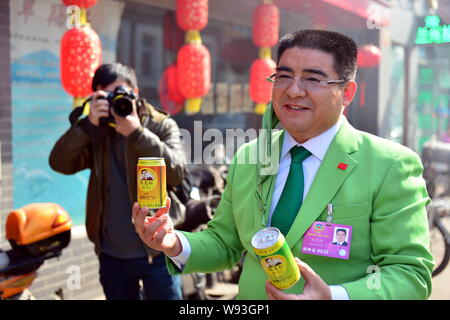 --FILE--Chinese billionaire philanthropist Chen Guangbiao, front right, Chairman of Jiangsu Huangpu Recycling Resources Co., Ltd., poses holding canne Stock Photo