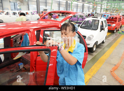 --FILE--Chinese workers assemble cars on the assembly line at the auto ...