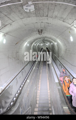 Tourists ride escalators through Mount Tianmen at Tianmen Mountain National Forest Park in Zhangjiajie city, central Chinas Hunan province, 28 Decembe Stock Photo