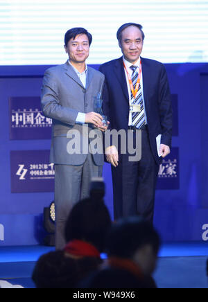 --FILE--Robin Li Yanhong, left, Chairman and CEO of Baidu, poses with his trophy at the 11th China Entrepreneur Summit 2012 in Beijing, China, 9 Decem Stock Photo