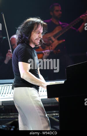 Yanni Concert at Nokia Theatre LA Live - Mama Likes This