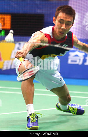 Malaysian badminton player Lee Chong Wei hits back during the Mens Singles finals of the 2013 BWF World Championships in Guangzhou, south Chinas Guang Stock Photo