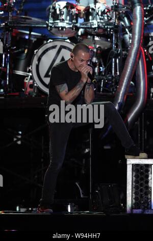 Chester Bennington of American rock band Linkin Park performs during a concert in Taipei, Taiwan, 17 August 2013. Stock Photo