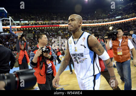 Stephon Marbury of Beijing Ducks, center, is surrounded by photographers and cameramen after Beijing Ducks defeated Guangdong Tigers in the fourth fin Stock Photo