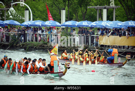 Participants compete in a dragon boat race in Yangzhou, east China's ...