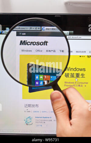 --File--A Chinese netizen browses the website of Microsoft in Guangzhou, south Chinas Guangdong province, 3 March 2012.   Chinas internet users have b Stock Photo