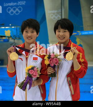 Gold medalists Chen Ruolin, left, and Wang Hao of China show their medals at the award ceremony after winning the womens diving synchronised 10m platf Stock Photo