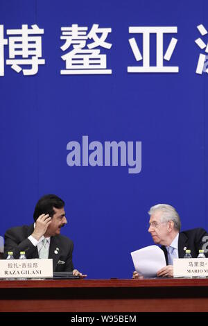 Prime Minister of Pakistan Syed Yousuf Raza Gilani (L) talks with Italian Prime Minister Mario Monti during the opening ceremony of the Boao Forum for Stock Photo