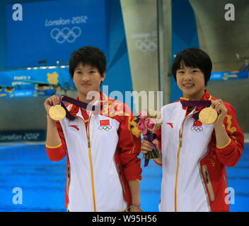 Gold medalists Chen Ruolin, left, and Wang Hao of China show their medals at the award ceremony after winning the womens diving synchronised 10m platf Stock Photo