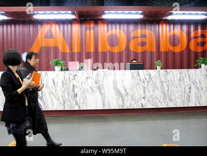 --FILE--People visit the headquarters of Alibaba Group in Hangzhou city, east Chinas Zhejiang province, 16 March 2012.   Alibaba.com, the business-to- Stock Photo